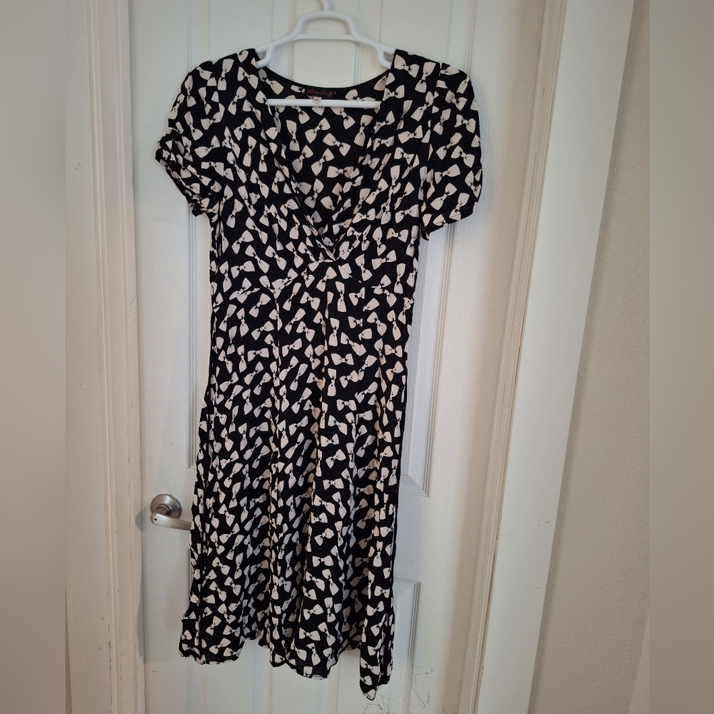 Chic Black and White Midi Dress